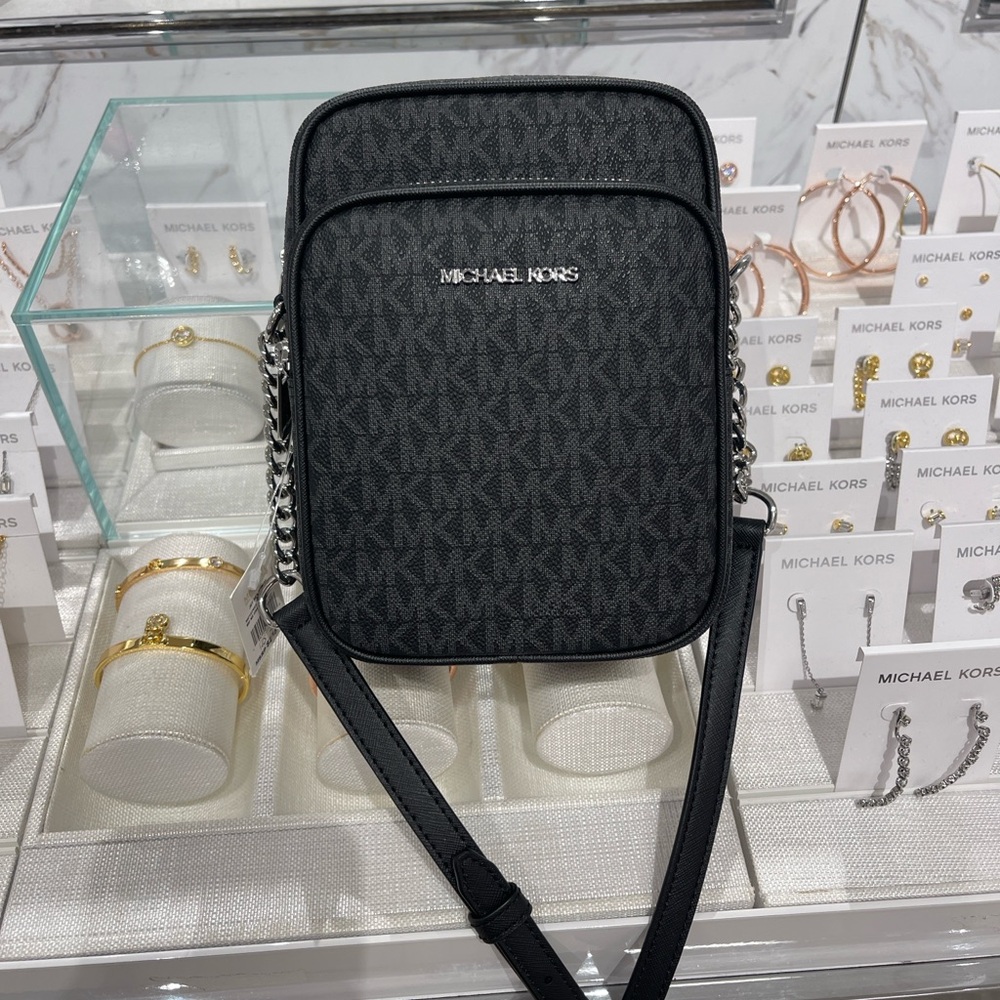 MICHAEL KORS Jet Set Travel Medium Logo Crossbody Flight Bag
Black
NWT - Picture 5 of 16